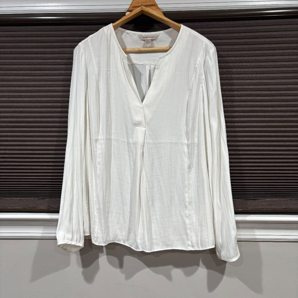 Banana Republic Cream V neck blouse SZ: Large